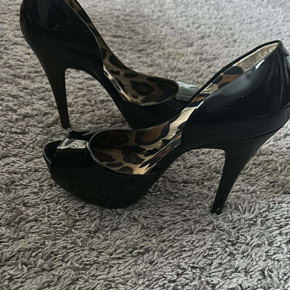 Jessica Simpson Glossy Black Peep-Toe Heels - so sexy and comfortable